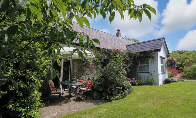 Llanllwchaiarn Cottage | Trawsnant Cottage, NEW QUAY