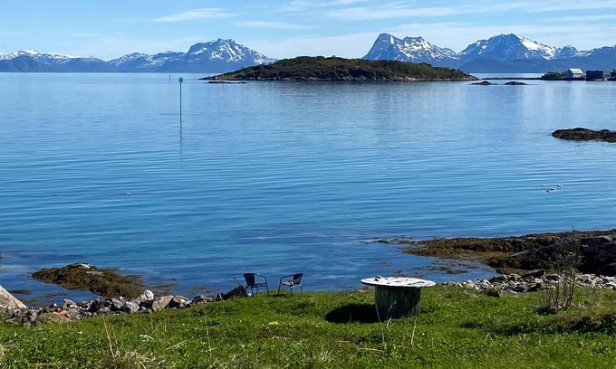 Bjarkoy Municipality Maison | Treat yourself to some time out in this beautiful holiday home with a fantastic natural backdrop.