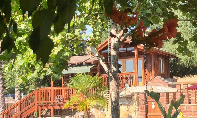 Atascadero Cabine | Unique Cabin sur la propriété partagée de 6 acres! Parfait pour les amateurs de moto !!