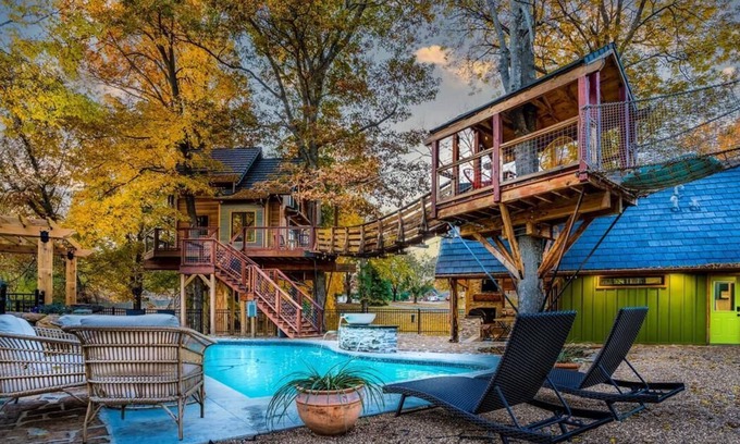 Bentonville Maison | Tree House Oasis, conveniently located in the heart of Bentonville