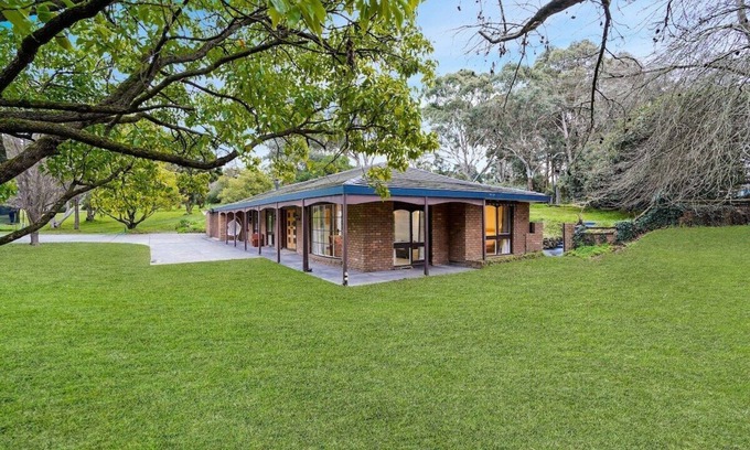 Donvale Maison | Tree-Lined Donvale Nature Family Getaway