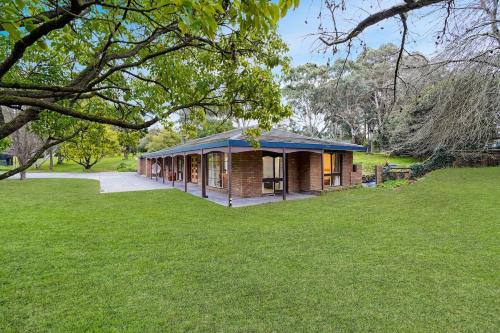 Donvale Maison | Tree-Lined Donvale Nature Family Getaway