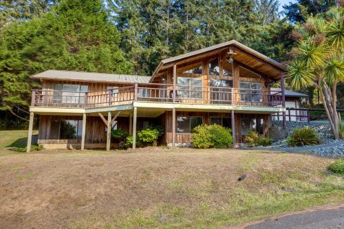 Gold Beach Maison | Tree-Lined Gold Beach Retreat with Multiple Decks!