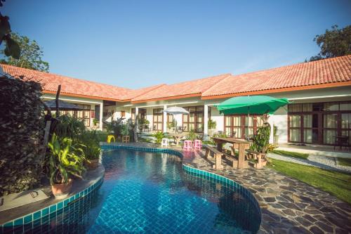Rayong Station Balnéaire | Tree Roots Retreat