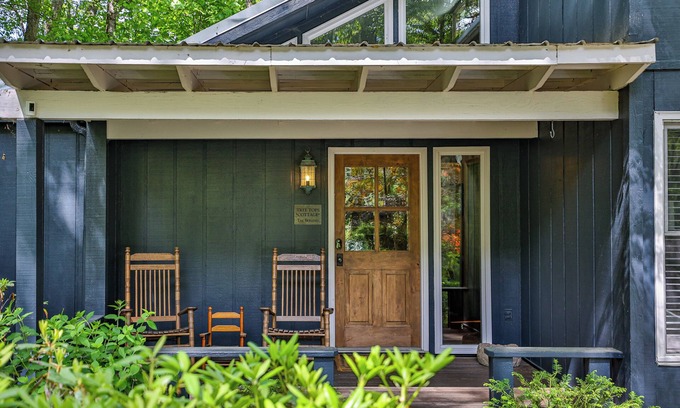 Highlands Hills Maison | NOUVEAU! Adorable Tree Tops Cottage / Family and Dog Friendly / 2 miles to Main St