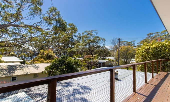 Cudmirrah Maison | Tree Tops - Just metres from beautiful Swan Lake