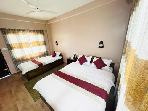 Sauraha Lit Et Petit-Déjeuner | Tree Tops Retreat B&B