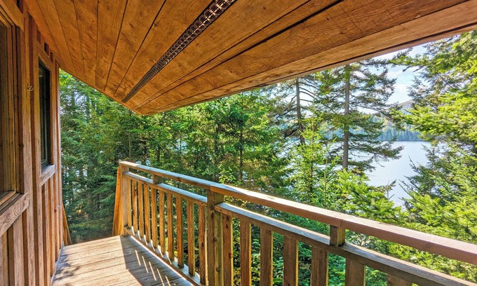 Saint-Faustin-Lac-Carre Cabine | Treehouse #01 in Mont Tremblant overlooking the lake