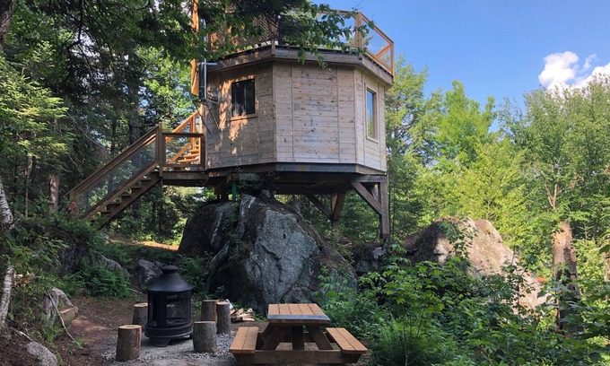 Saint-Faustin-Lac-Carre Maison | Cabane dans les arbres #20 | La "Rockhouse"