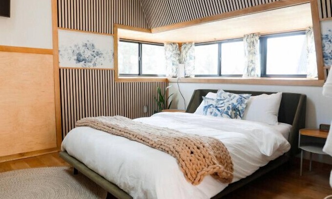 Sodus Cabine | Treehouse 5 · Honeymoon Treehouse Cabin & Spa w Private Hot Tub