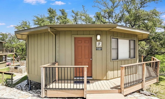 Lakeway Maison | Bungalow relaxant avec vue sur la cime des arbres, piscine et bain à remous, près du port de plaisance (# 17)