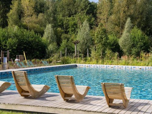 Maubray Maison | Treehouse near Tournai with Sauna Retreat