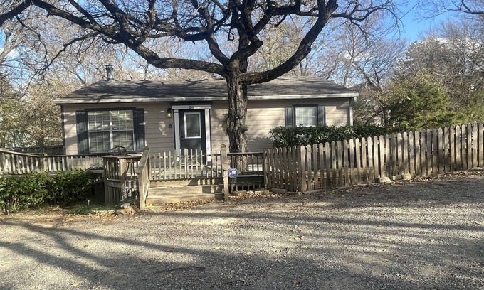 Pottsboro Maison | ARBRES ET PONT ET CHALET TOTALEMENT MIS À JOUR DE 2 CHAMBRES
