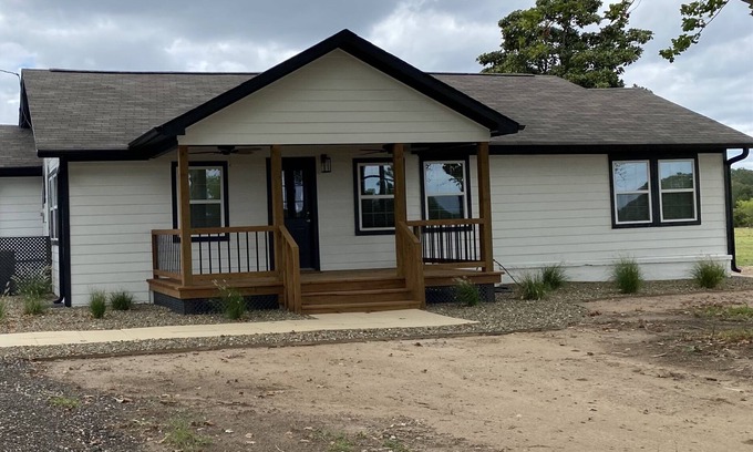 Grand Saline Maison | Trees and Trades - minutes from Canton Trade Days!