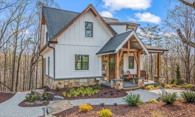 King Maison | Treetop - 3 King Suites- sister property next door #1559015