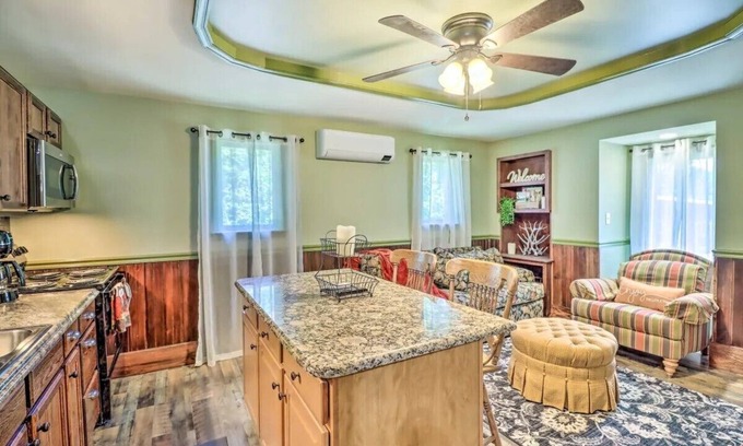 Brockton Appartement | TreeTop Loft Apartment with River & Mountain on 10-Acres