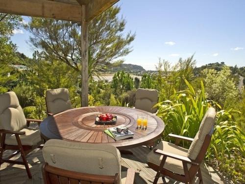 Tairua Maison | Treetop Oasis - Tairua Executive Holiday Home