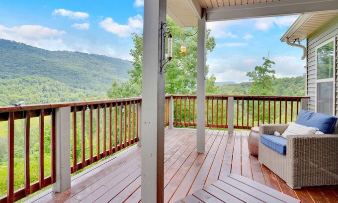 Wildwood Maison | Treetop Retreat - Amazing Views, Hot Tub, Secluded