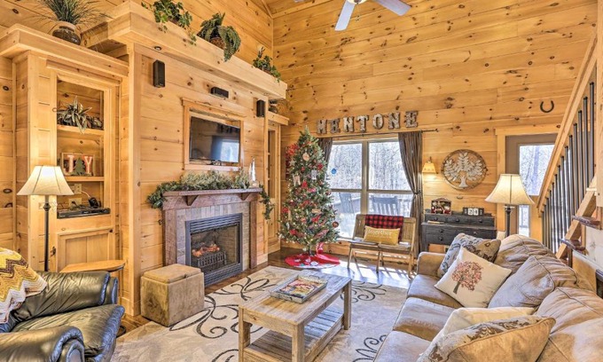 Mentone Maison | TreeTop Retreat Mentone Escape with Hot Tub