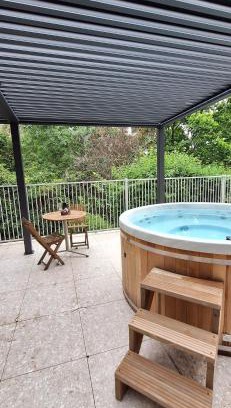 Warburton Maison | Treetop Retreat with Private Spa Mountain Views