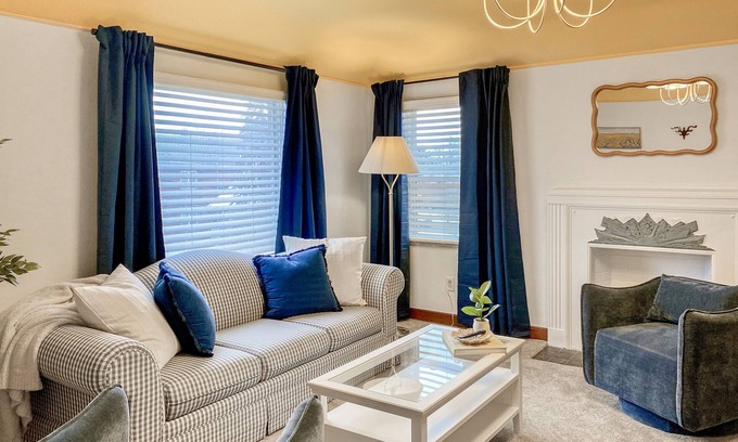Grandview Heights Copropriété | Treetop Suite - Sauna - King Bed - Garage