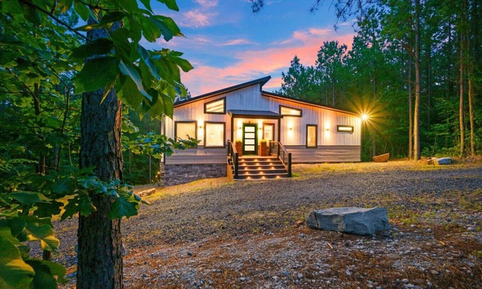 Broken Bow Cabine | Treetop Twosome · Cozy Forest Retreat: Sauna, Firepit & EV Charger