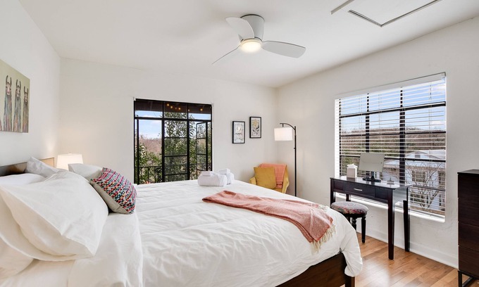 Cherrywood Maison | Treetop views in 2-bedroom historic duplex