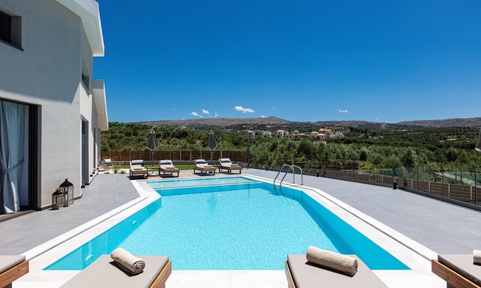 Asteri Villa | TreeTop Villa, Outstanding Spiritual Retreat! Close to the beach & Shops!