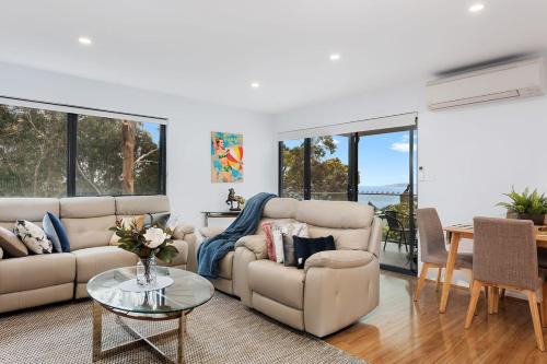Taroona Maison | Treetops-Large Home 9km to CBD Sleeps 10