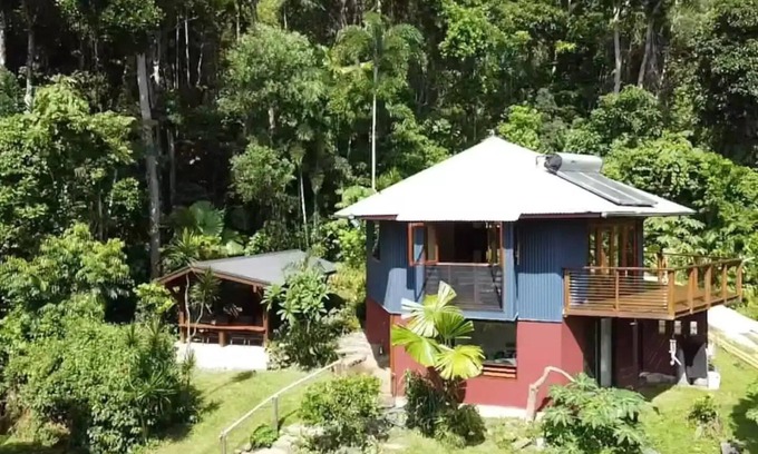 Cow Bay Maison | Treeverb Beach House : Hexagonal Beach house in the Daintree