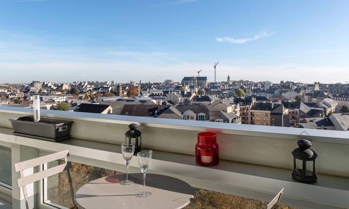 Bourg-l'Eveque Appartement | TREGOR - 2 ch - Parking + Vue sublime