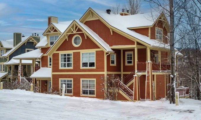 Tremblant-Les-Eaux Copropriété | Tremblant Les Eaux 225-2 - Sauna, Hot Tub, Ski-In/Ski-Out
