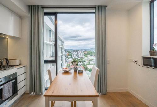 Spring Hill Appartement | Trendy 1 Bedroom with City Views Pool and Gym M14