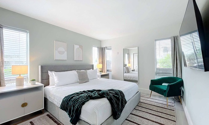 Lauderdale Harbours Copropriété | Trendy 1BR with Pool & Modern Amenities