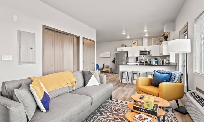 South Perry District Appartement | Trendy 2 Bed 2 Bath Near Perry Dist and Downtown!