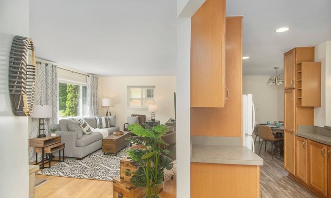 Ann Arbor Maison | Trendy Ann Arbor Boho Chic Ranch (30 day min)