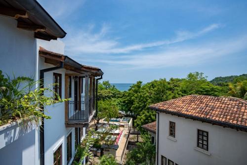 Las Catalinas Appartement | Trendy Condo with Modern Decor, Stunning Ocean Views, and Exclusive Beach Club Access