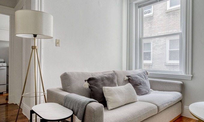 Medical Center Area Appartement | Trendy Longwood Studio w/ Shared W/D, near Bars & Dining, by Blueground