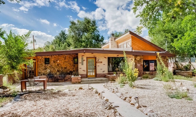 Kipling Maison | Trendy Mid-Mod House 15 min to Denver and 10 min to Golden w/ Fire Pit