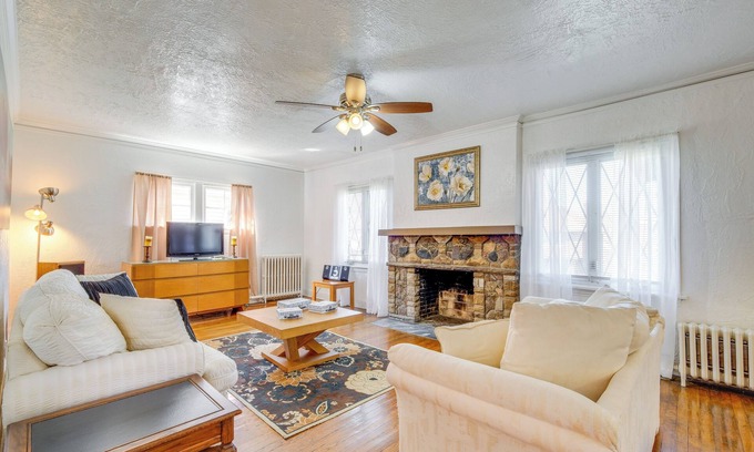 South Euclid Appartement | Trendy South Euclid Apt - 5 Mi to Cleveland Clinic