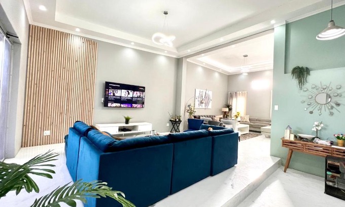 Cape Town Maison | Trendy spacious house with continuous wifi even during load shedding within Century City area
