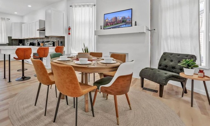Lakeview Appartement | Trendy Two-Level Apartment