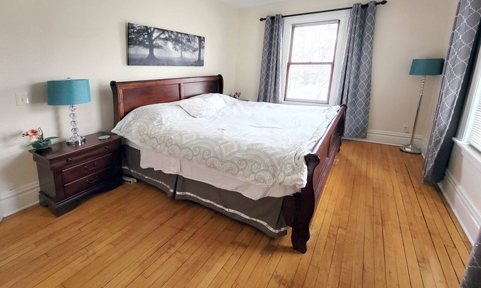 Whittier Appartement | Trendy Uptown Apartment, steps away from many culinary and entertainment options
