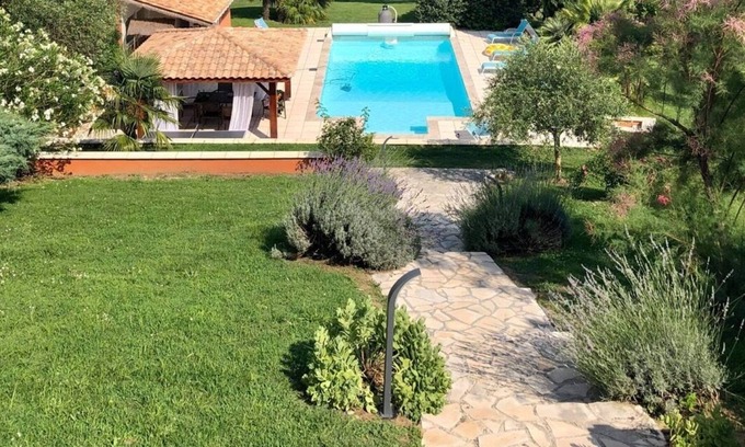 Semens Maison | GRANDE MAISON - 300m2 -GRANDE PISCINE - VUE IMPRENABLE sur VIGNOBLE - AU CALME