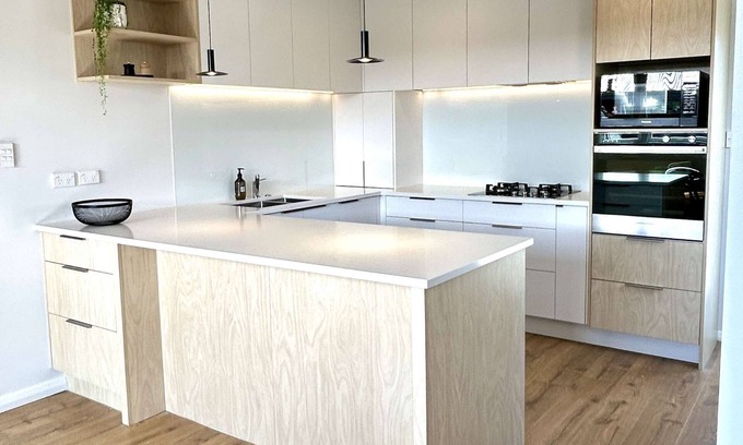 Blenheim Appartement | Tresco Apartments: Luxury 2 Bedroom Apartment with Garden View