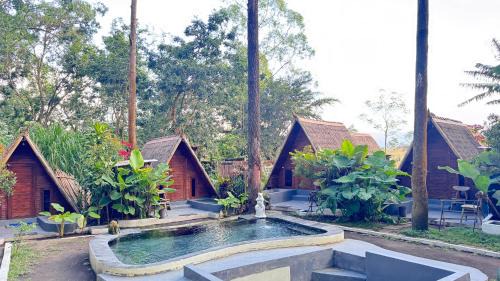 Toya Bungkah Maison | Triangle House and hot spring