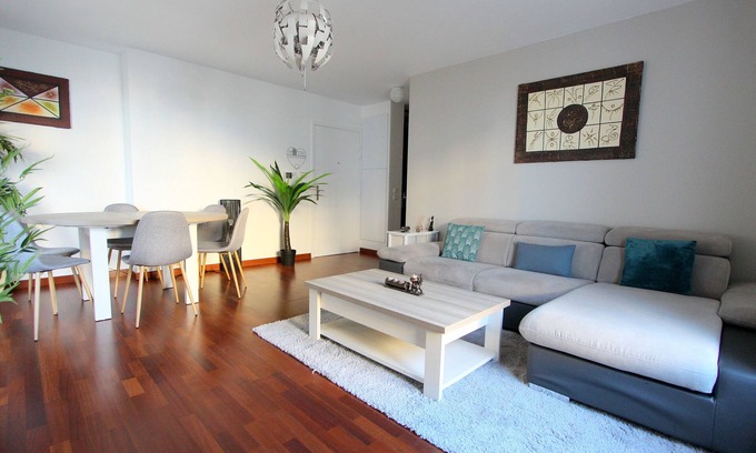 Serris Appartement | TRIANONS5 ~ 6 travelers + parking - 15min walk Disneyland