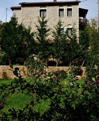 Mesaia Trikala Maison | Trikalon Muses Art Suites