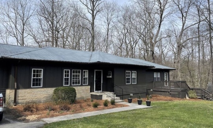 Saint Andrews Maison | Trillium Ranch located Central to Campus 2 blocks from All Saints!