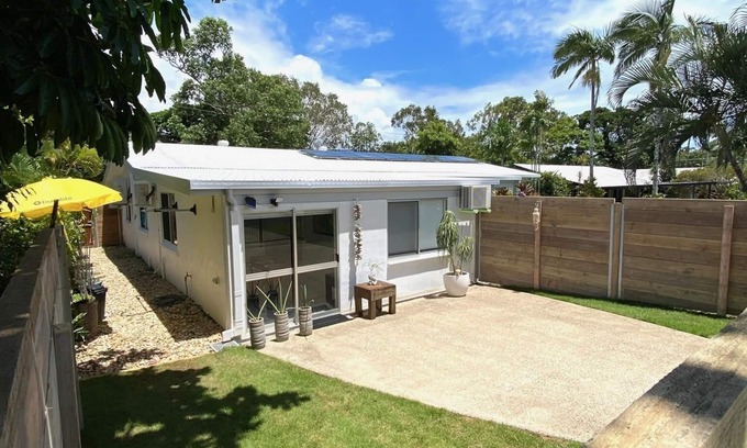 Trinity Beach Cottage | Trinity Beach Oasis-Uncover serenity and sophistication at our beachside.